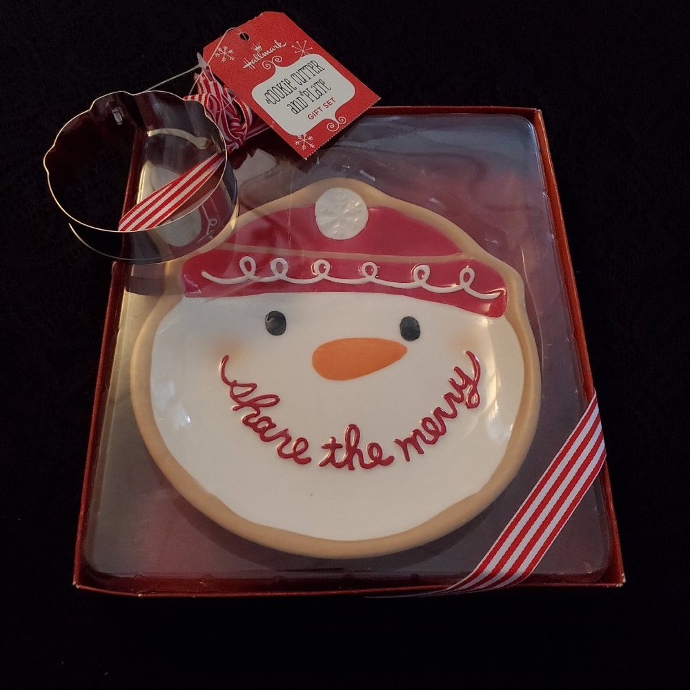🤩3/$15 NIB Hallmark cookie plate/cutter set